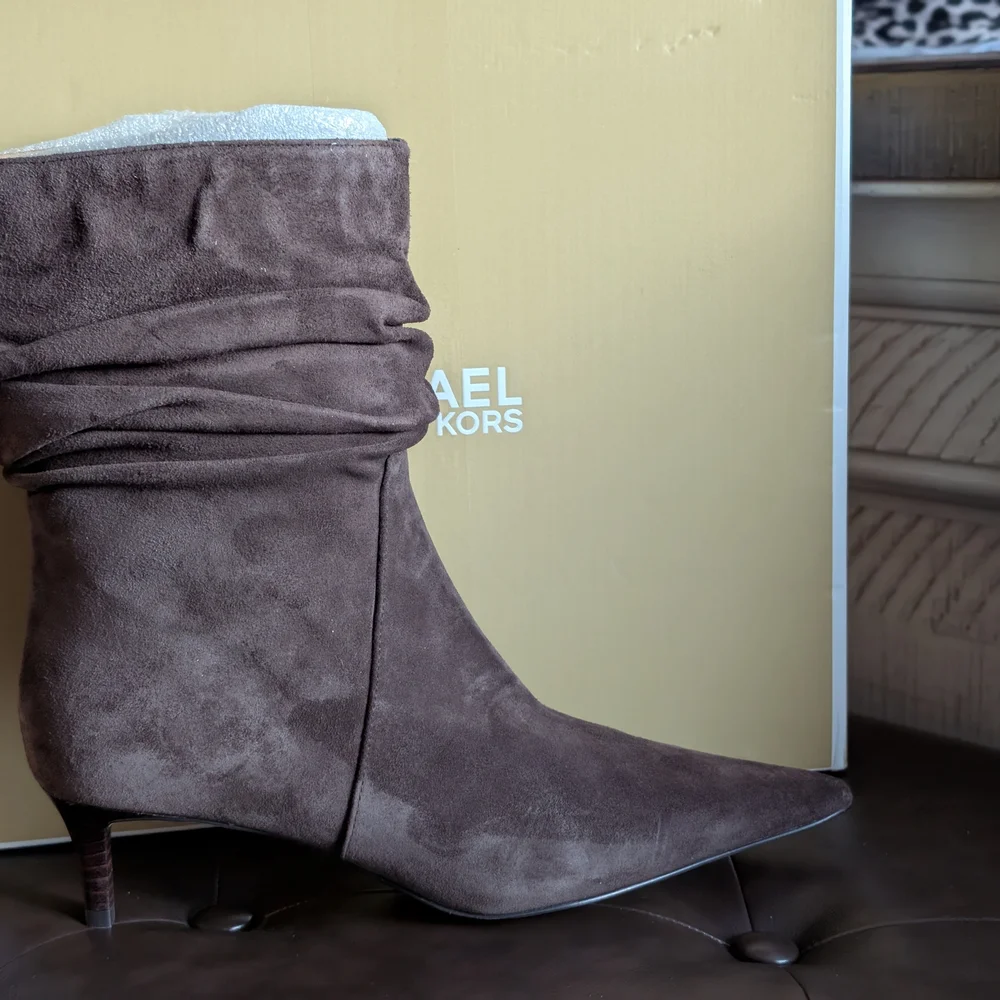 NIB Michael Kors Women's Chocolate Brown Suede Dawn Heeled Booties Size 7